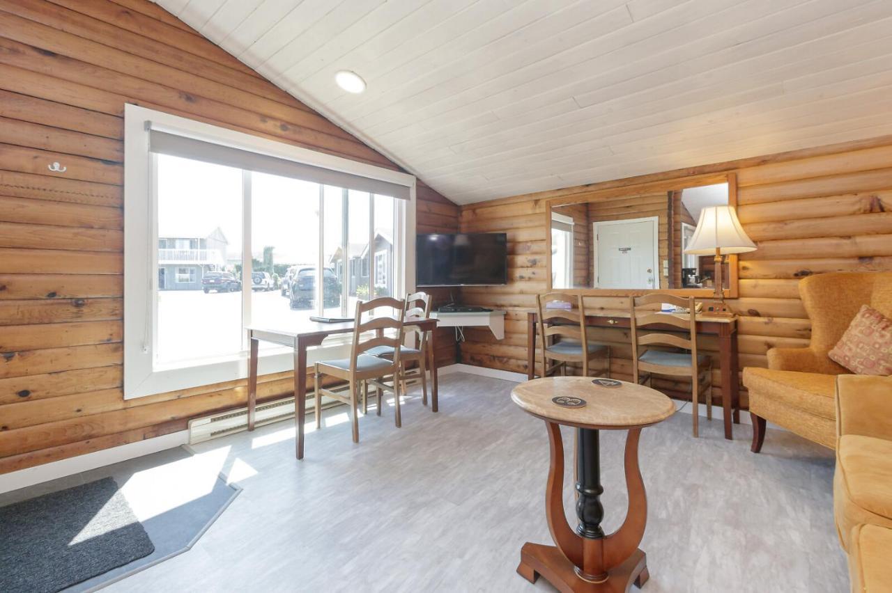 The Cedarwood Inn & Suites Sidney Exteriör bild