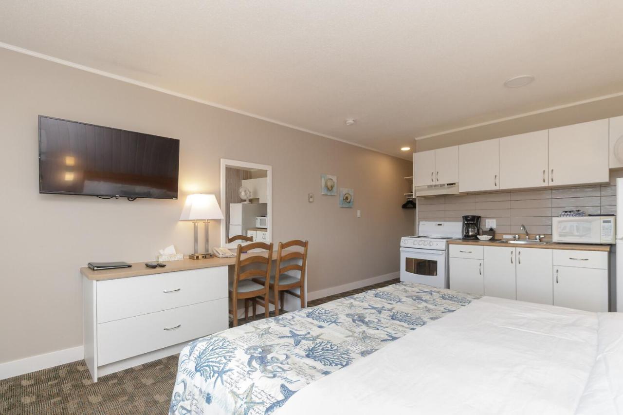 The Cedarwood Inn & Suites Sidney Exteriör bild