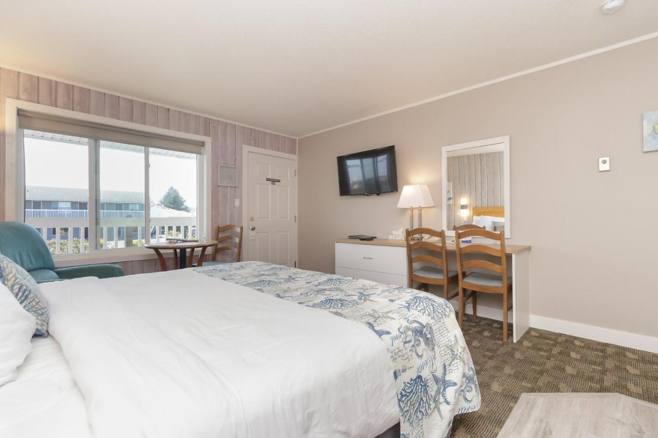 The Cedarwood Inn & Suites Sidney Exteriör bild