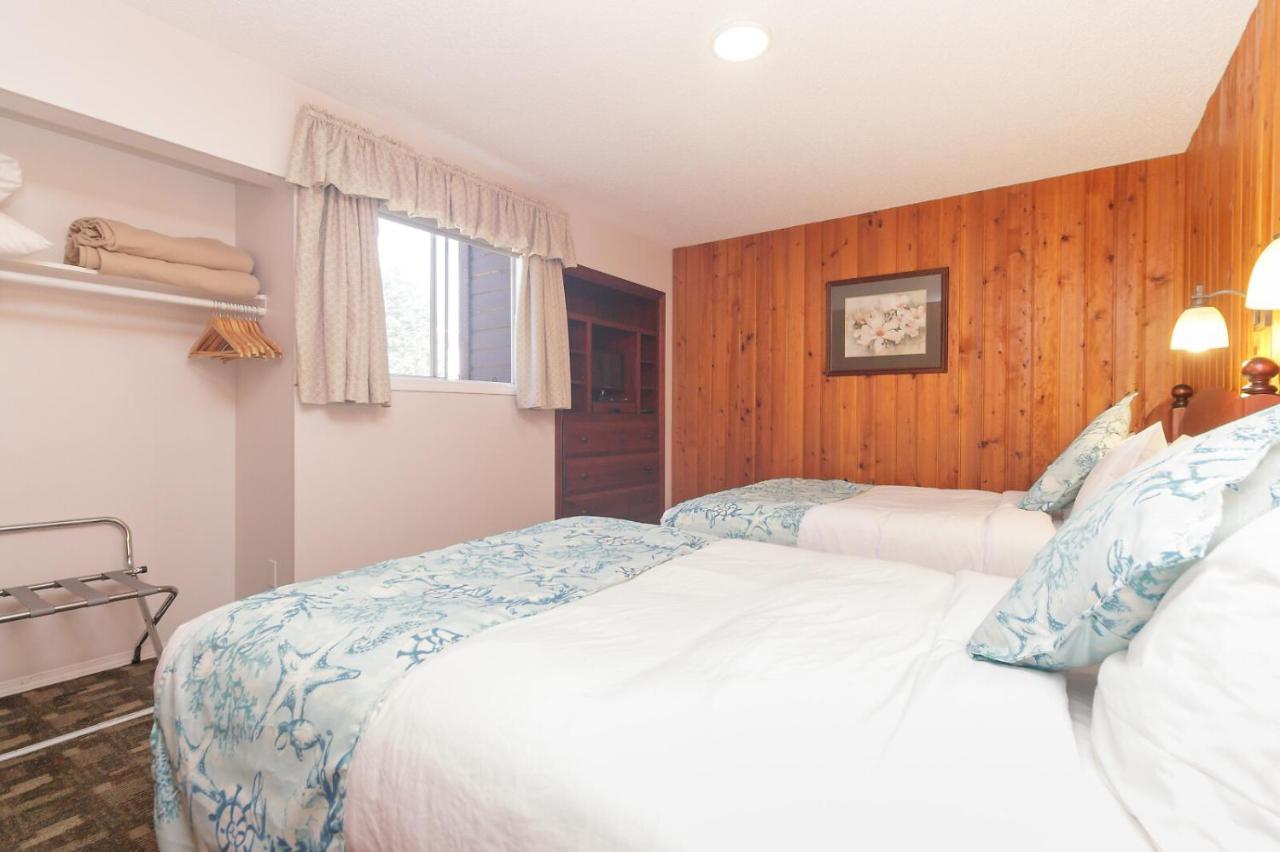 The Cedarwood Inn & Suites Sidney Exteriör bild