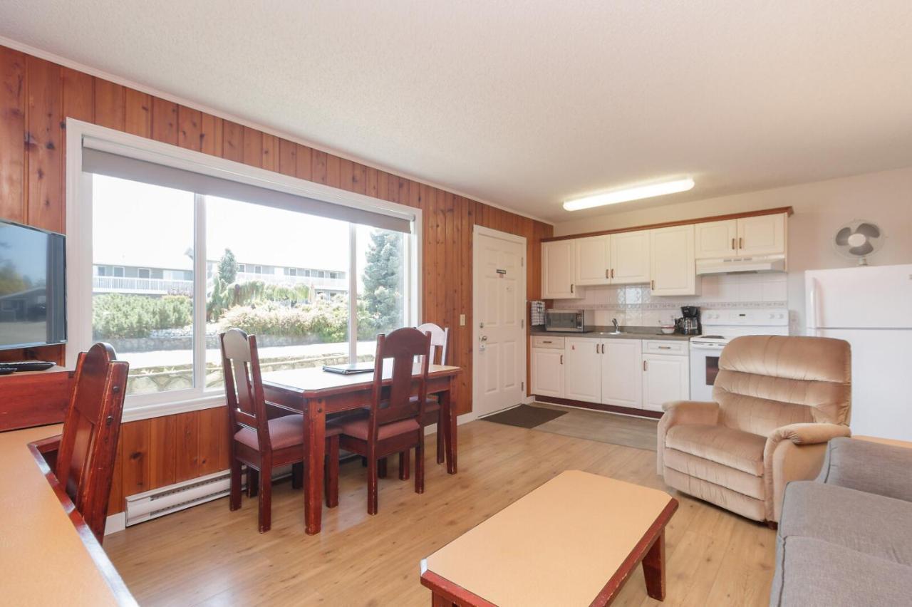 The Cedarwood Inn & Suites Sidney Exteriör bild