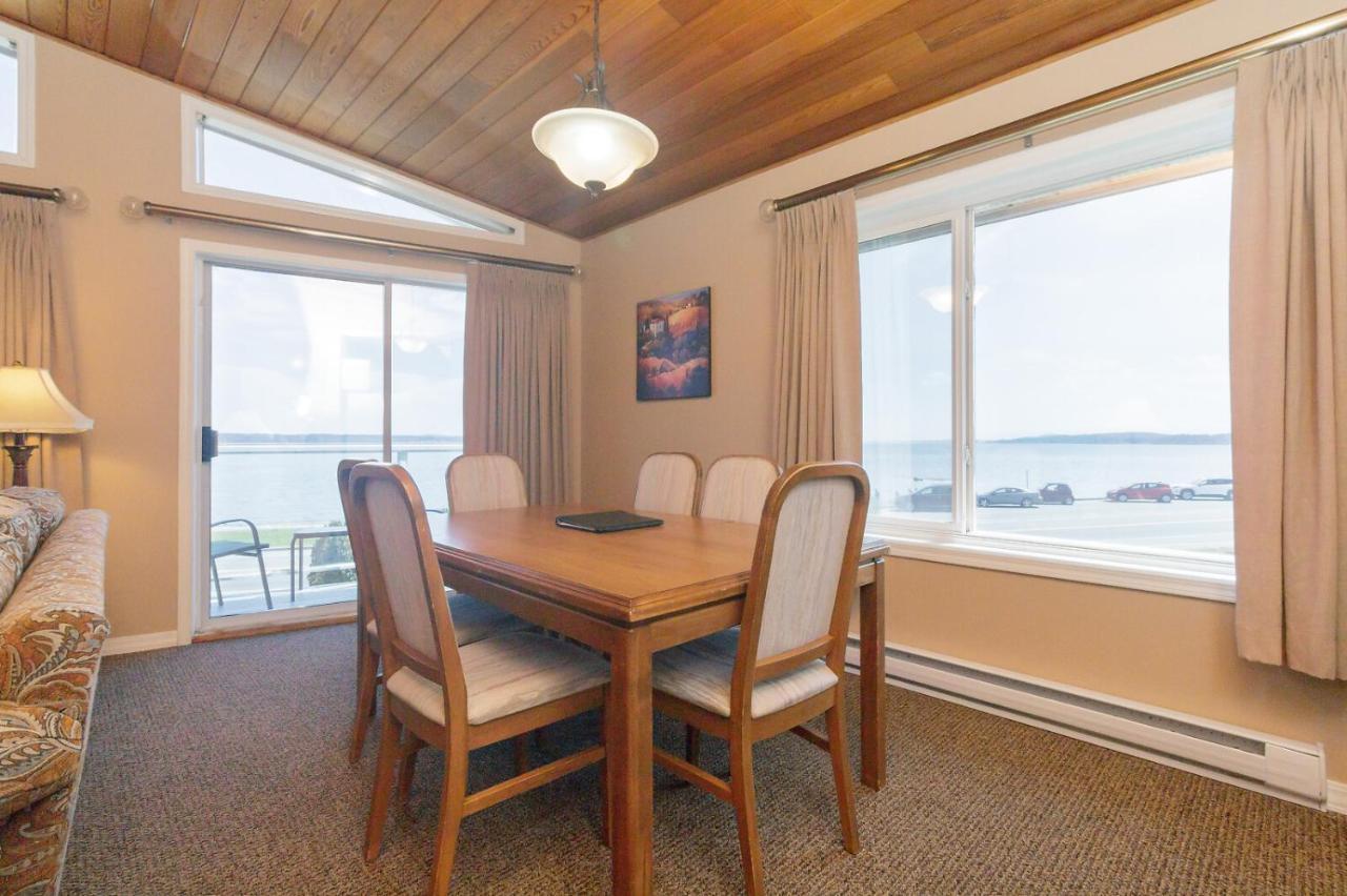 The Cedarwood Inn & Suites Sidney Exteriör bild