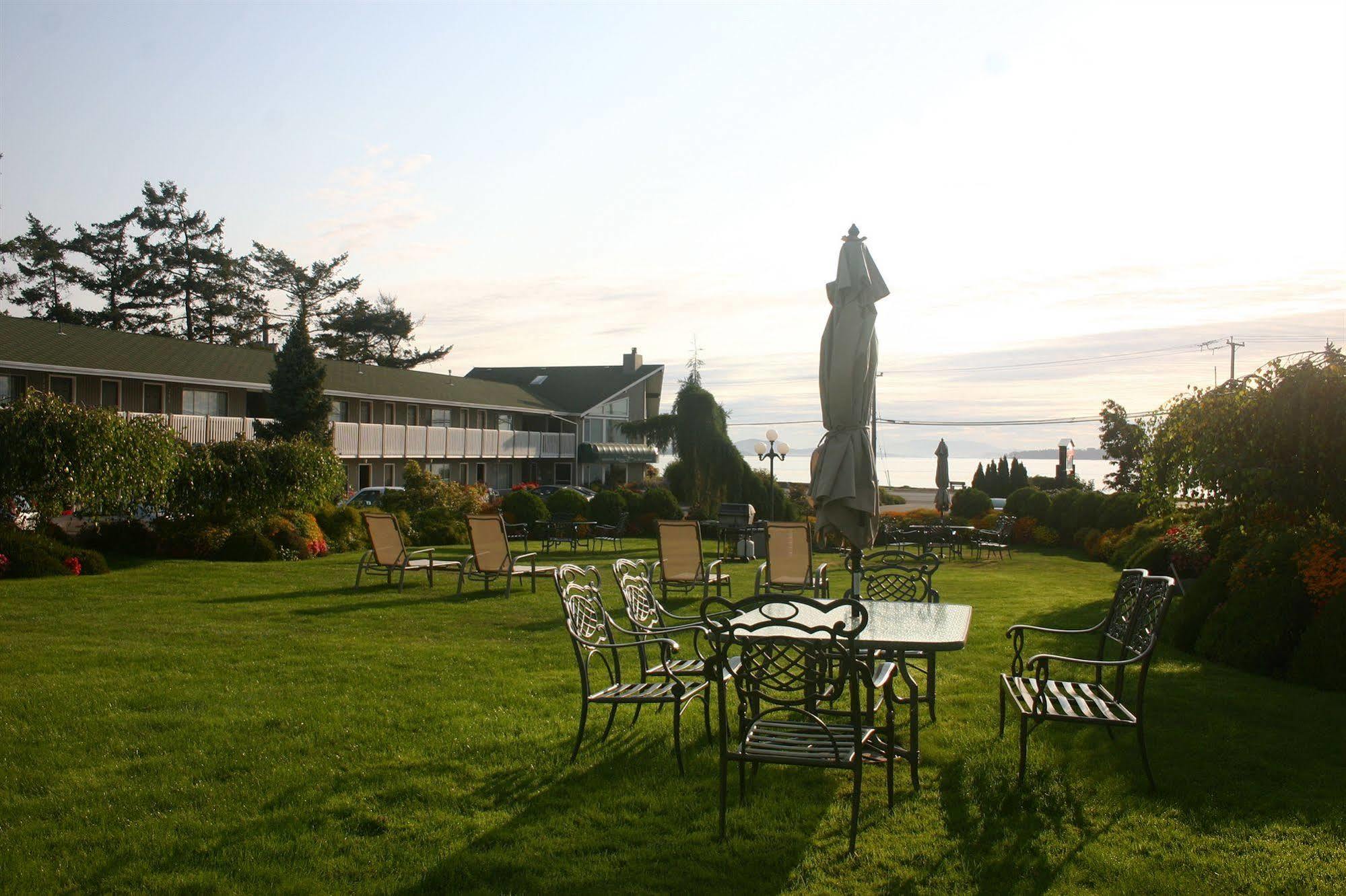 The Cedarwood Inn & Suites Sidney Exteriör bild