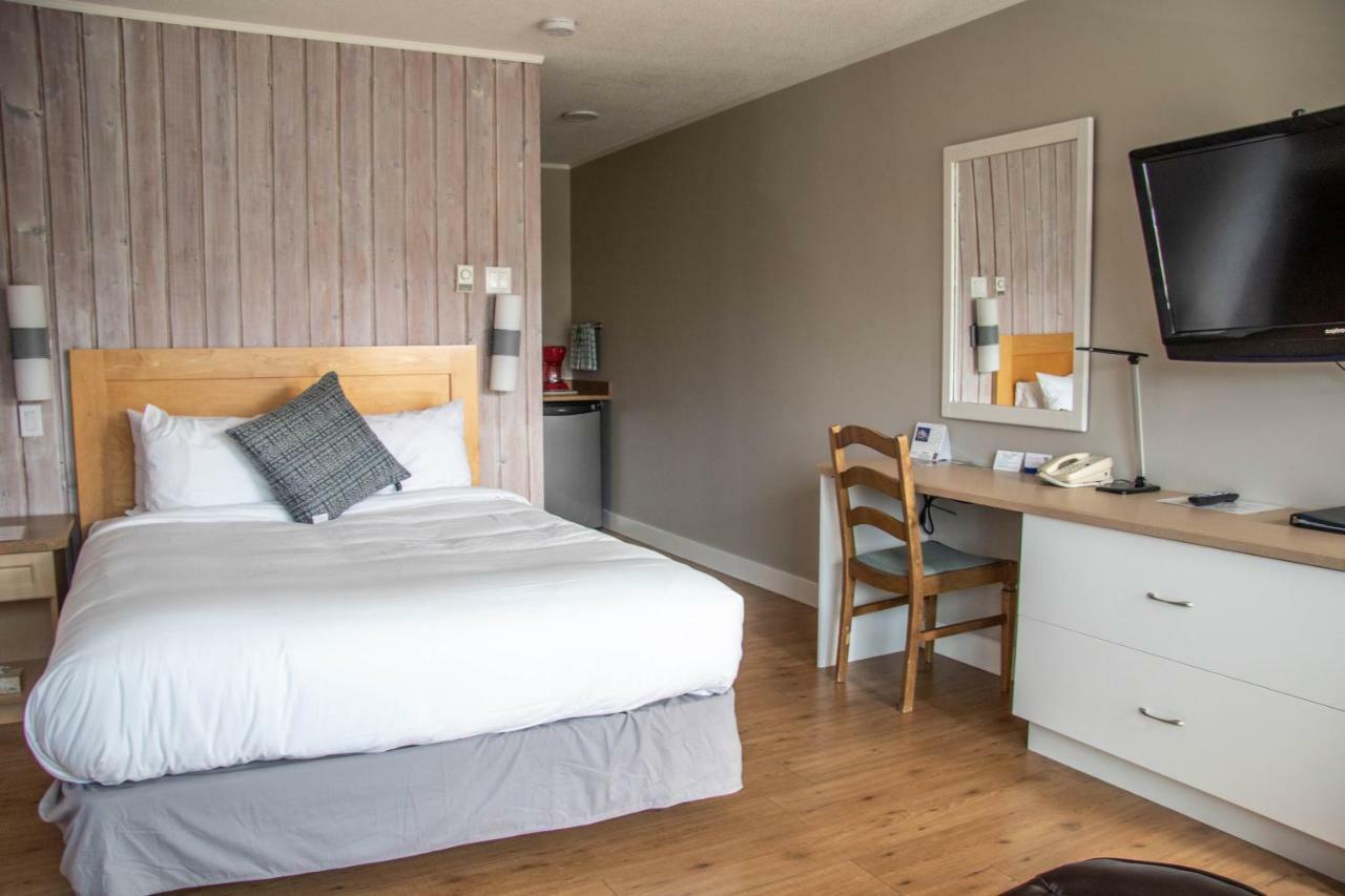 The Cedarwood Inn & Suites Sidney Exteriör bild