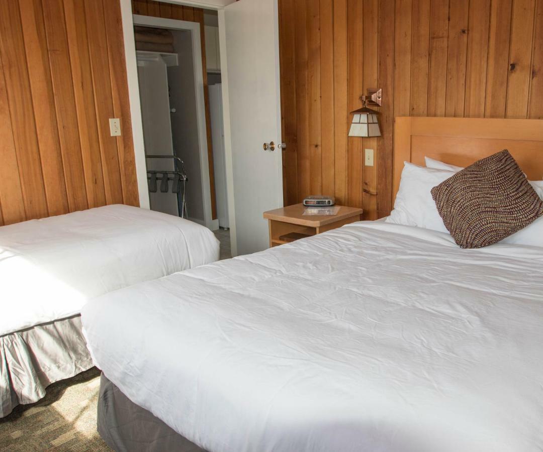 The Cedarwood Inn & Suites Sidney Exteriör bild