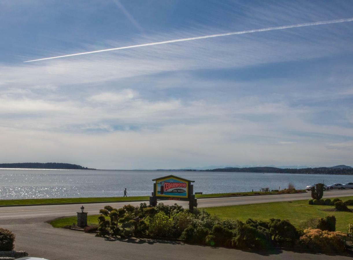 The Cedarwood Inn & Suites Sidney Exteriör bild