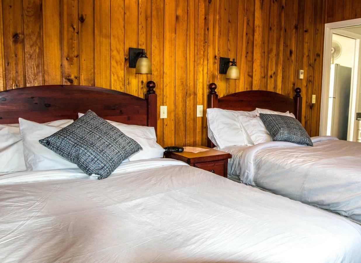 The Cedarwood Inn & Suites Sidney Exteriör bild